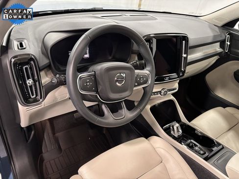 Used 2023 Volvo XC40 B5 Plus image 10