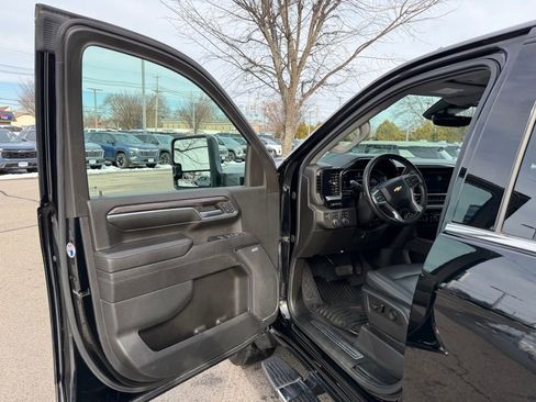 Used 2024 Chevrolet Silverado 2500 LTZ w/ LTZ Plus Package image 10