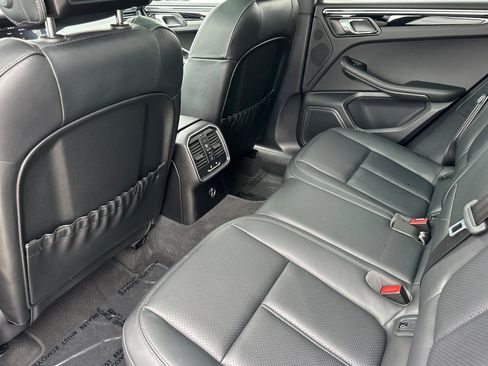 Used 2023 Porsche Macan AWD/4WD image 11