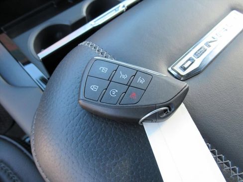 Used 2025 GMC Yukon XL Denali image 34