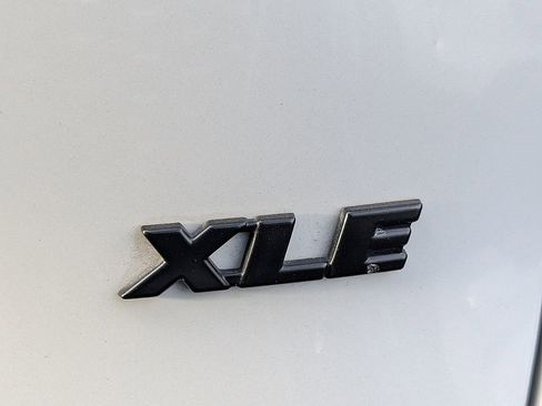 Used 2021 Toyota RAV4 XLE Premium image 6