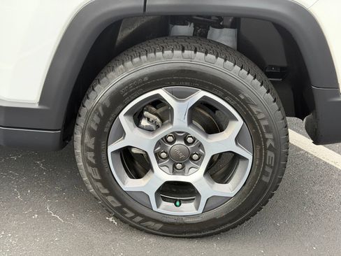 Used 2022 Jeep Compass Trailhawk w/ Trailhawk Convenience Group AWD/4WD image 30