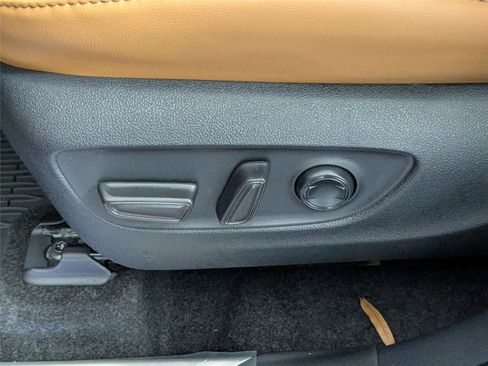 New 2026 Toyota Highlander Platinum image 12