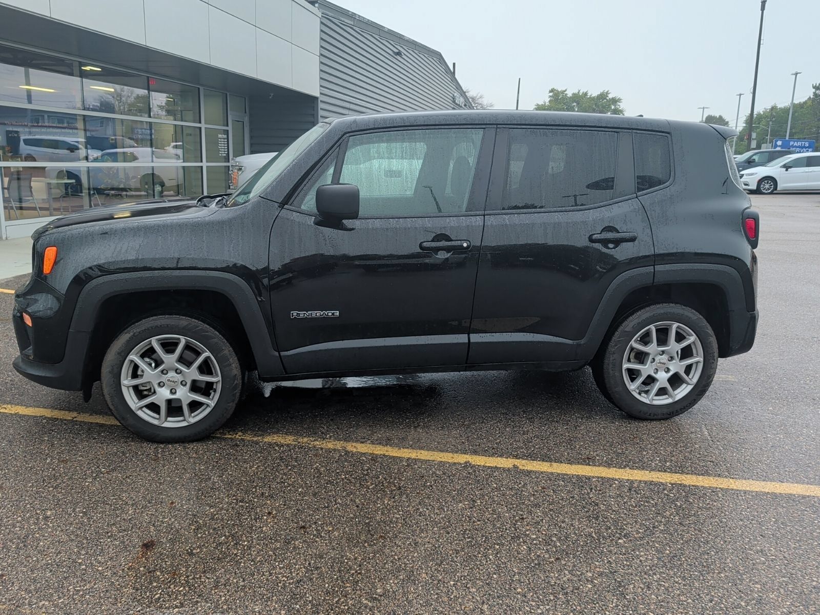 Used 2023 Jeep Renegade Latitude AWD/4WD image 2