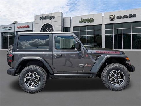 Used 2025 Jeep Wrangler Rubicon image 2