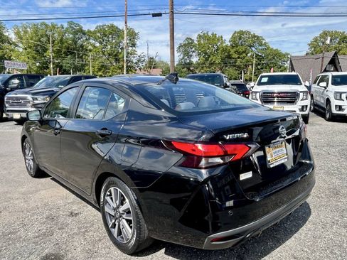 Used 2020 Nissan Versa SV FWD image 3