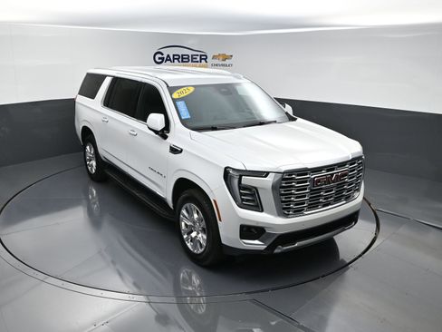 Certified 2025 GMC Yukon XL Denali w/ LPO, Floor Liner Package AWD/4WD image 1
