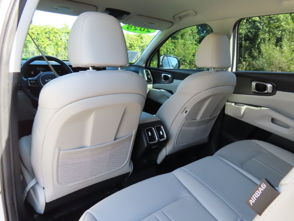 Used 2025 Kia Sorento S AWD/4WD image 27