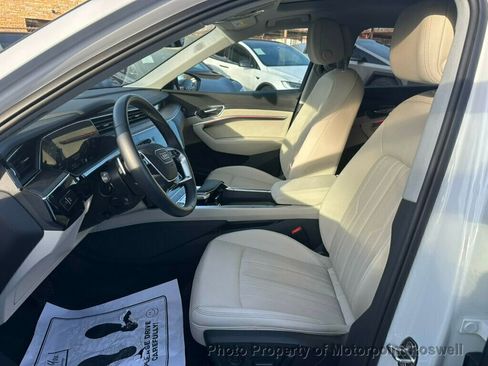 Used 2024 Audi Q8 e-tron Premium Plus image 10