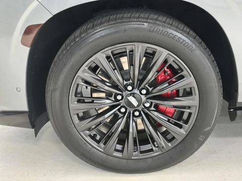 Used 2023 Cadillac Escalade V w/ LPO, ONYX Package AWD/4WD image 9