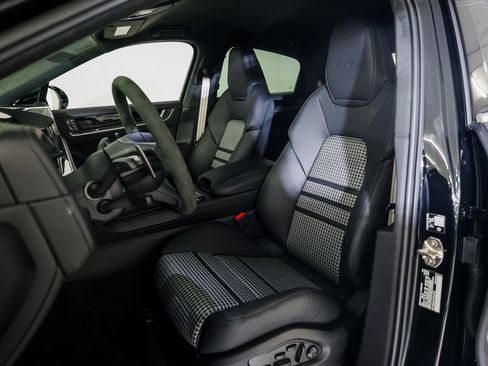 New 2026 Porsche Cayenne Turbo image 5