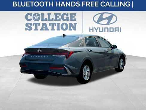 Used 2025 Hyundai Elantra SE image 8