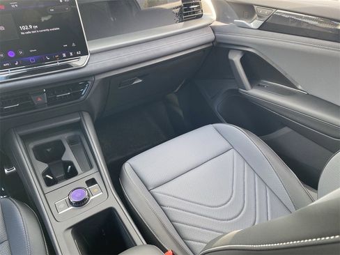 New 2026 Volkswagen Tiguan SE R-Line image 12