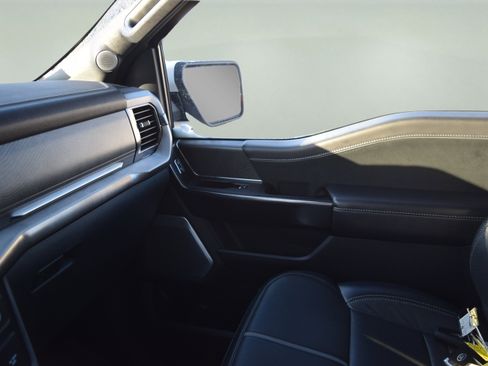 Certified 2022 Ford F150 Platinum w/ Equipment Group 701A High image 19