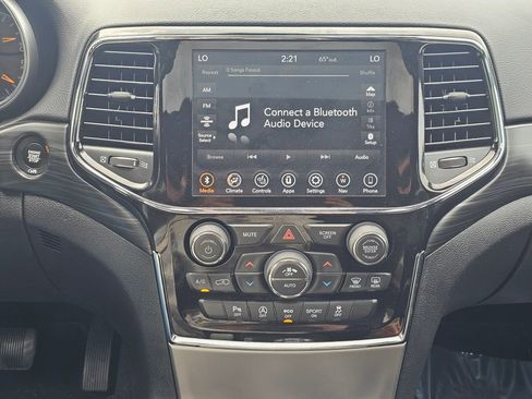 Used 2020 Jeep Grand Cherokee Altitude AWD/4WD image 14