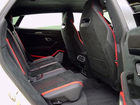 Used 2024 Lamborghini Urus Performante image 39