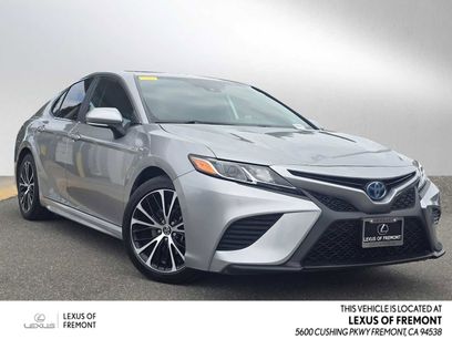 Used 2020 Toyota Camry SE w/ Sunroof Package