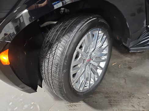 Used 2024 GMC Yukon Denali w/ Advanced Technology Package image 34