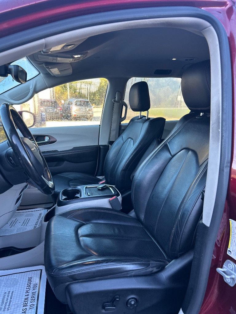 Used 2019 Chrysler Pacifica Touring-L Plus w/ Advanced Safetytec Group FWD image 13