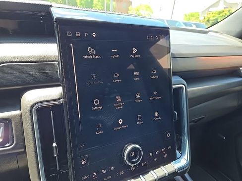Used 2025 GMC Yukon XL Denali AWD/4WD image 30