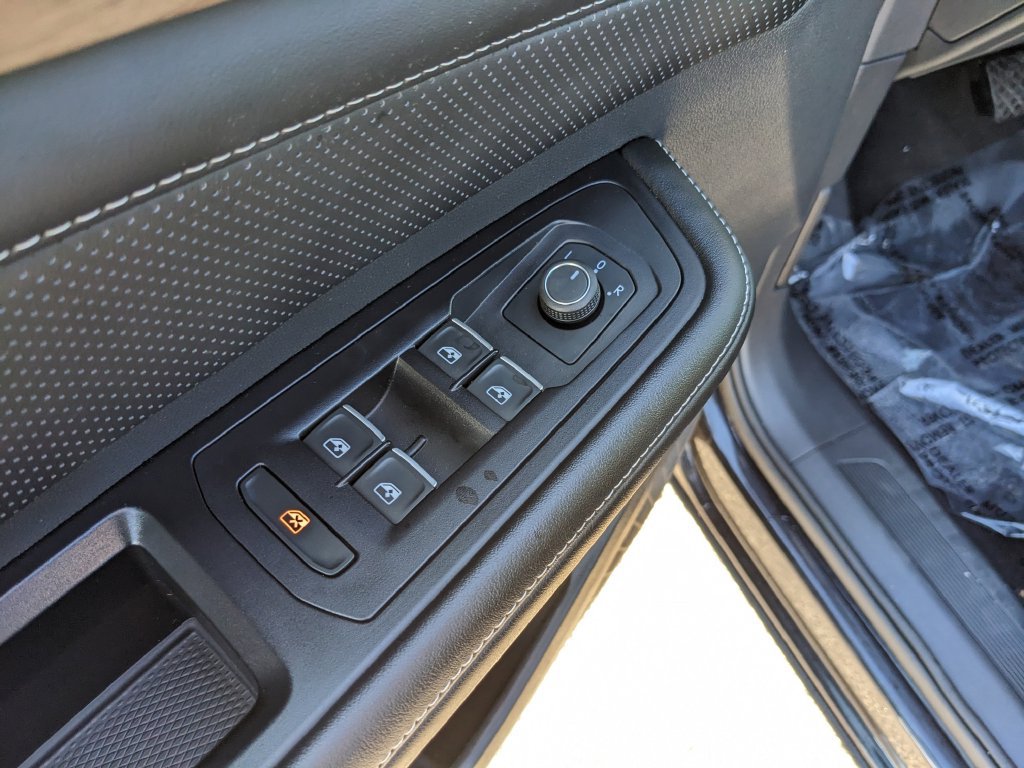 Certified 2024 Volkswagen Atlas SE FWD image 19