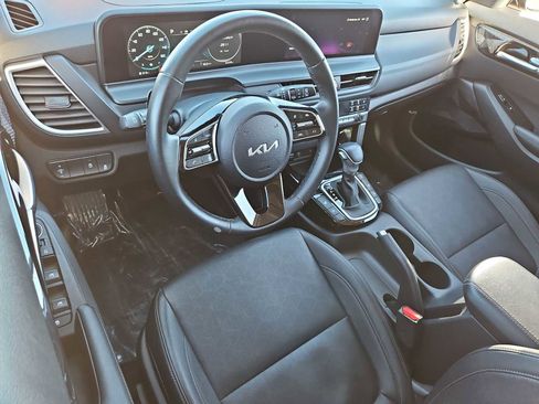 Used 2024 Kia Seltos EX image 10
