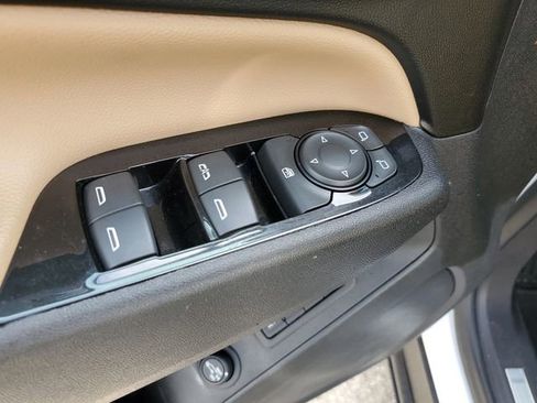 Used 2024 Chevrolet Equinox Premier image 19