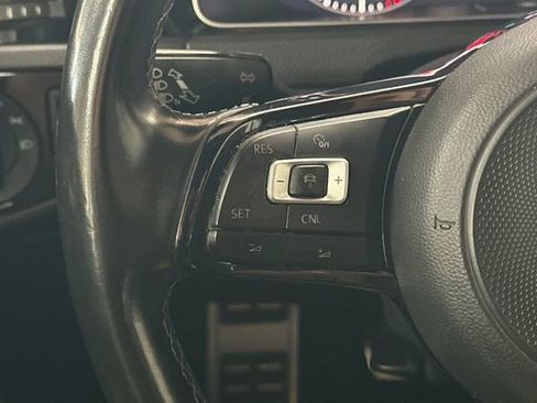 Used 2018 Volkswagen Golf R 4-Door image 29