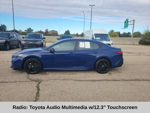 Used 2025 Toyota Camry SE image 3