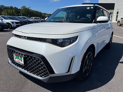 Used 2023 Kia Soul EX FWD image 2