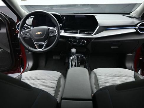 Used 2025 Chevrolet Trax LT w/ LT Convenience Package image 27