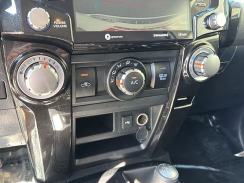 Used 2022 Toyota 4Runner TRD Off-Road Premium AWD/4WD image 26