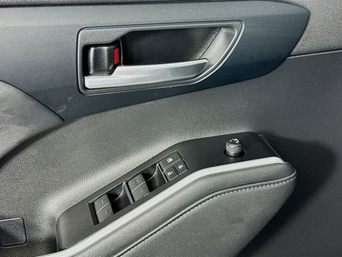 Used 2023 Toyota Highlander XLE image 19