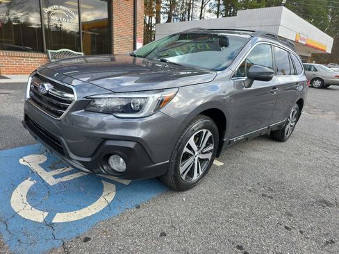 Used 2018 Subaru Outback 2.5i Limited image 1
