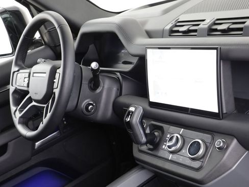 Certified 2025 Land Rover Defender 110 X-Dynamic SE AWD/4WD image 22