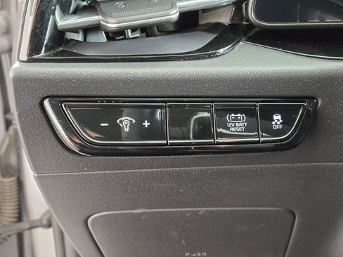 Used 2023 Kia Niro EX FWD image 32