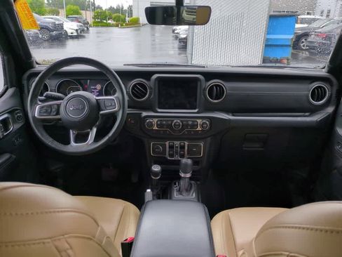 Used 2018 Jeep Wrangler Unlimited Sahara AWD/4WD image 5