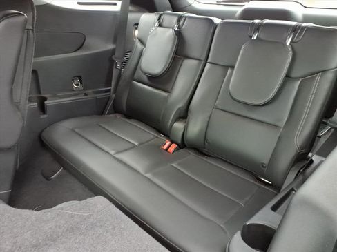 Used 2022 Ford Explorer XLT w/ Equipment Group 202A image 11