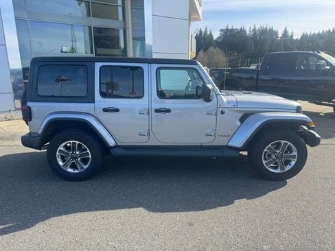 Used 2018 Jeep Wrangler Unlimited Sahara image 2
