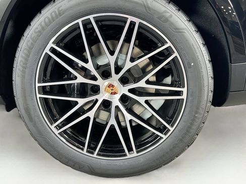 New 2026 Porsche Cayenne AWD/4WD image 33