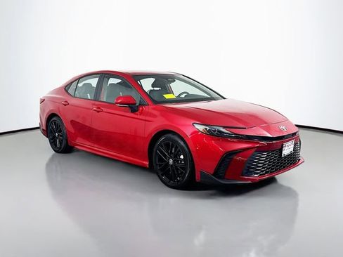 Used 2025 Toyota Camry SE image 8