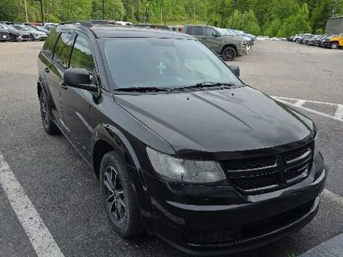Used 2018 Dodge Journey SE w/ Blacktop Package FWD image 3