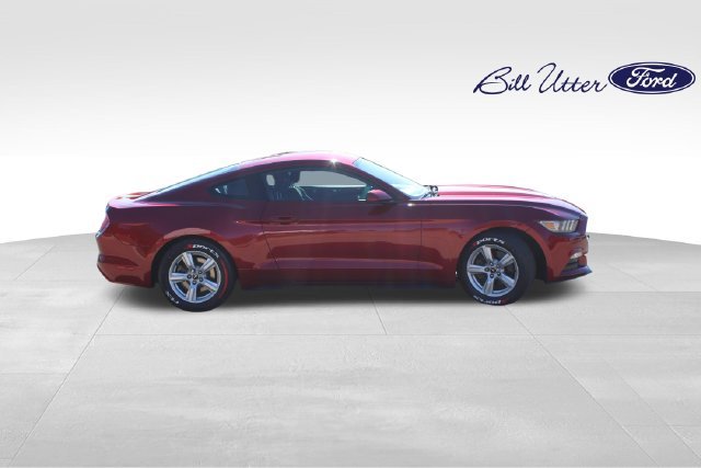 Used 2017 Ford Mustang Coupe RWD image 4