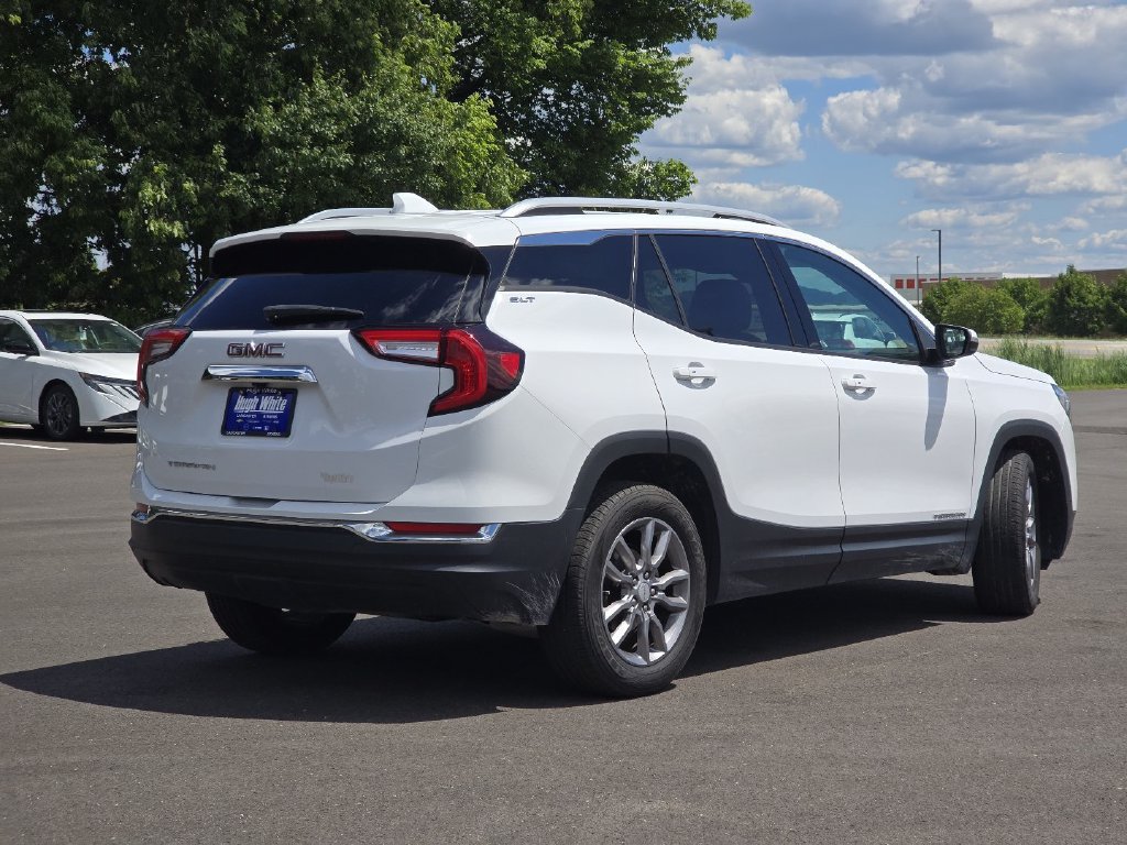 Used 2024 GMC Terrain SLT FWD image 17