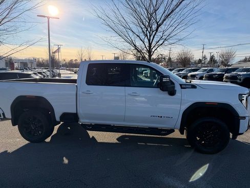 Used 2024 GMC Sierra 2500 AT4 w/ AT4 Preferred Package image 4
