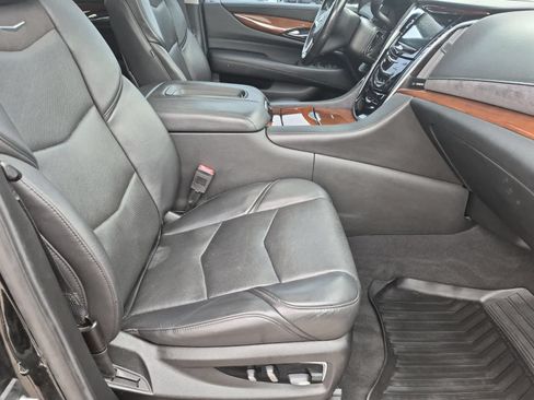Used 2019 Cadillac Escalade Luxury w/ LPO, Radiant Package AWD/4WD image 23