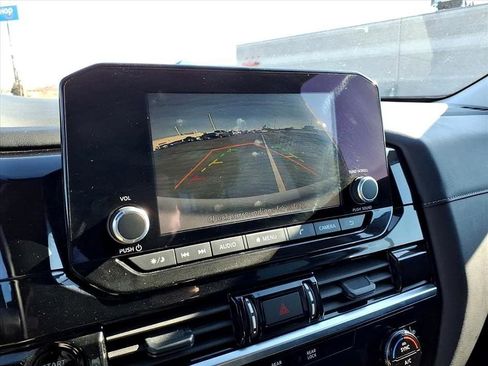 Used 2025 Nissan Pathfinder SV image 29