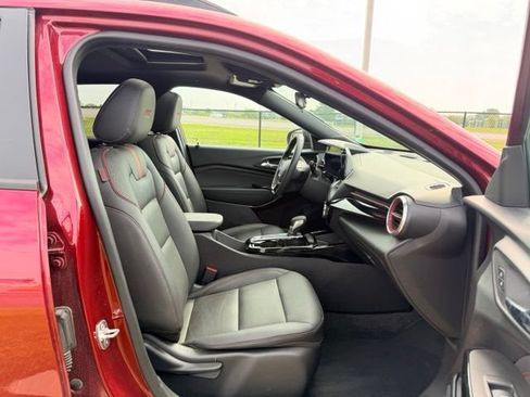 Used 2024 Chevrolet Trax RS w/ Sunroof Package FWD image 11