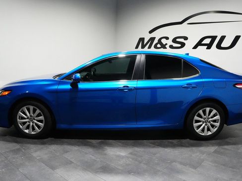 Used 2019 Toyota Camry LE image 3