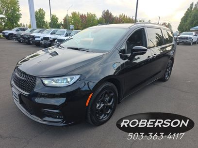 Used 2023 Chrysler Pacifica Limited w/ S Appearance Package